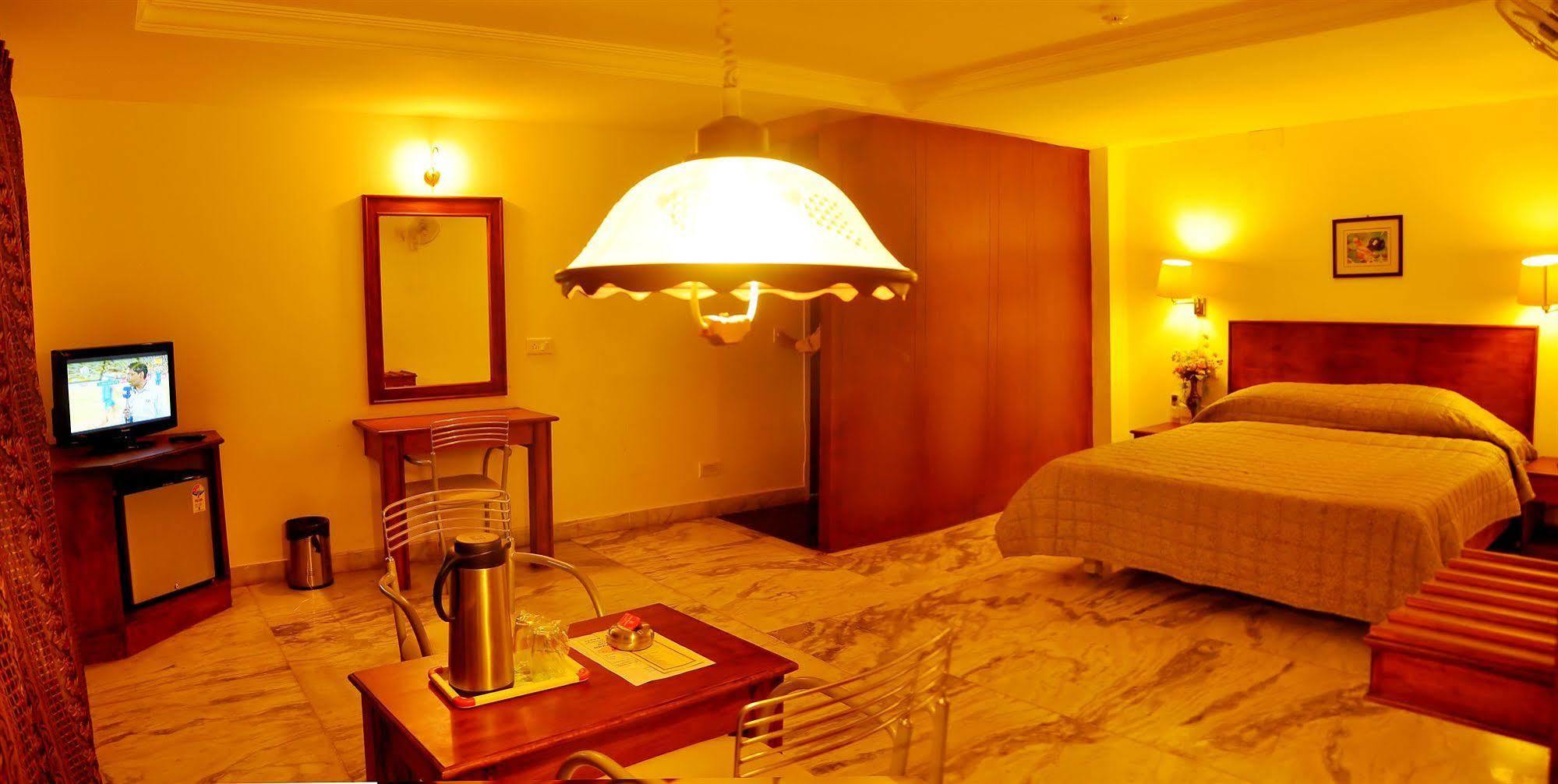 Nayagara Hotel Ченнаї Екстер'єр фото